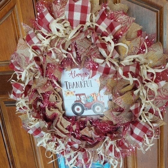 HANDMADE 18" Wreath - Picture 8 of 10